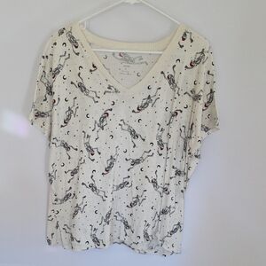 Heritage Jersey Cream It features a skull design and a Santa Claus hat.Print Tee